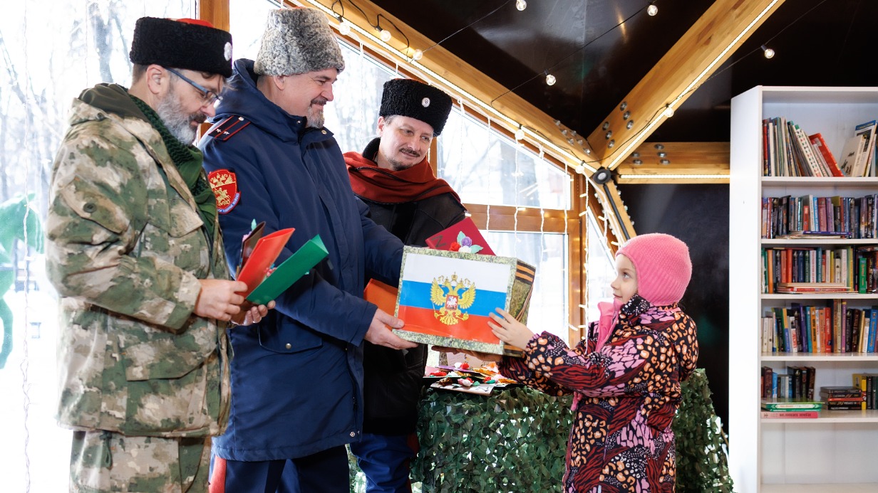 Участники казачьего общества «Кунцево» отправляют грузы бойцам СВО