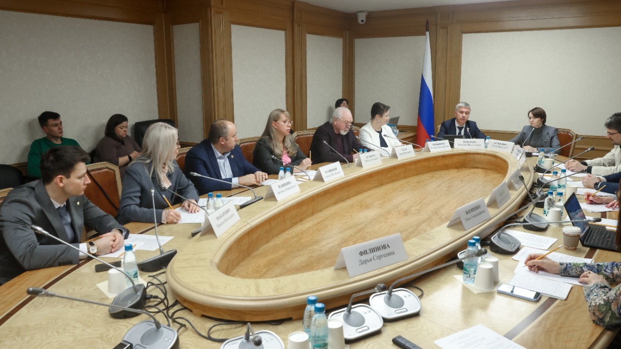 «Вечерняя Москва» отметила важность развития районных газет на круглом столе, прошедшем в Госдуме