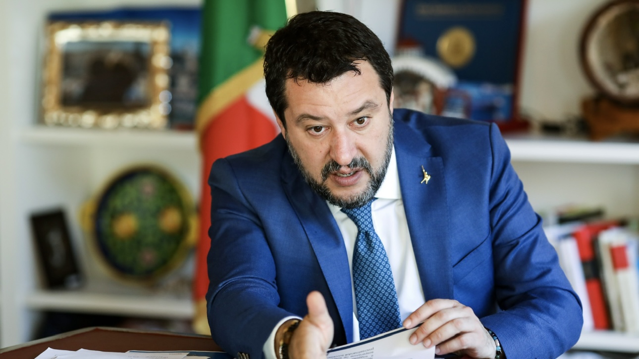 Вице-премьер Италии заявил, что санкции против РФ поставили на колени Европу