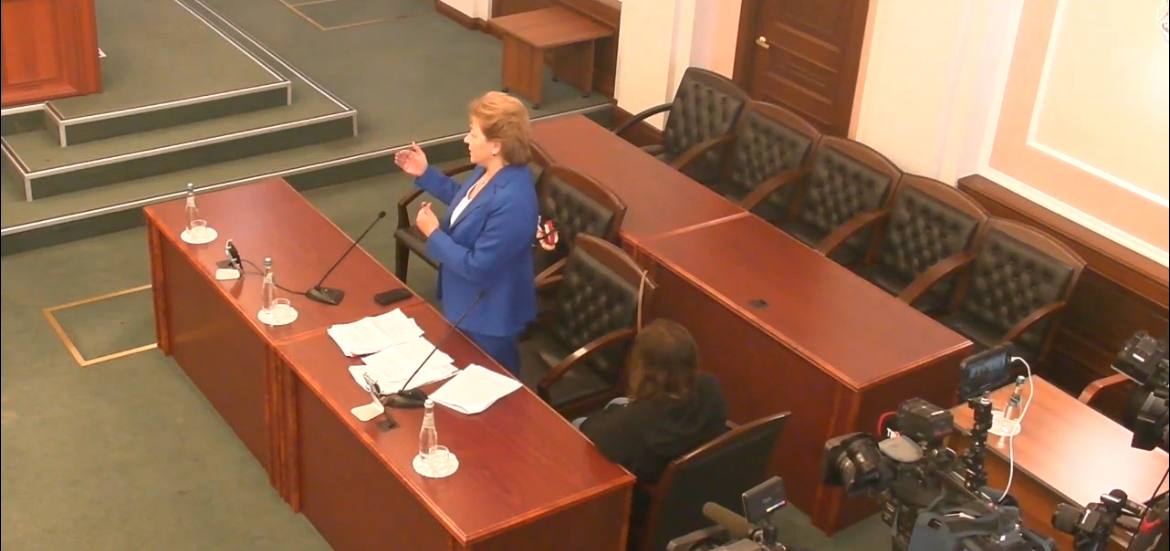 Долина торговалась с Лурье при продаже квартиры и рассказывала ей о районе