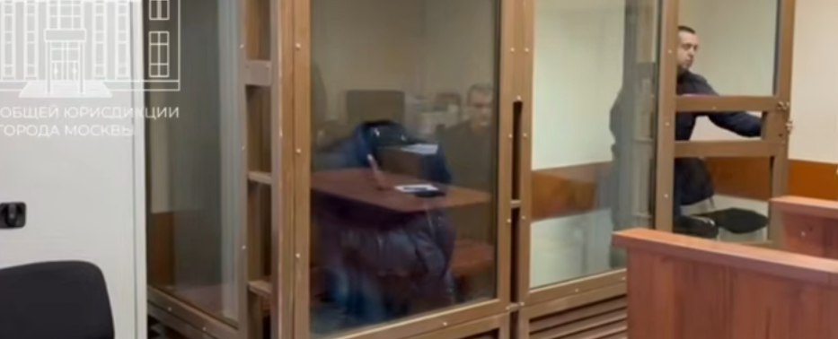 Суд отправил под домашний арест мужчину, жестоко избившего модель Тартанову