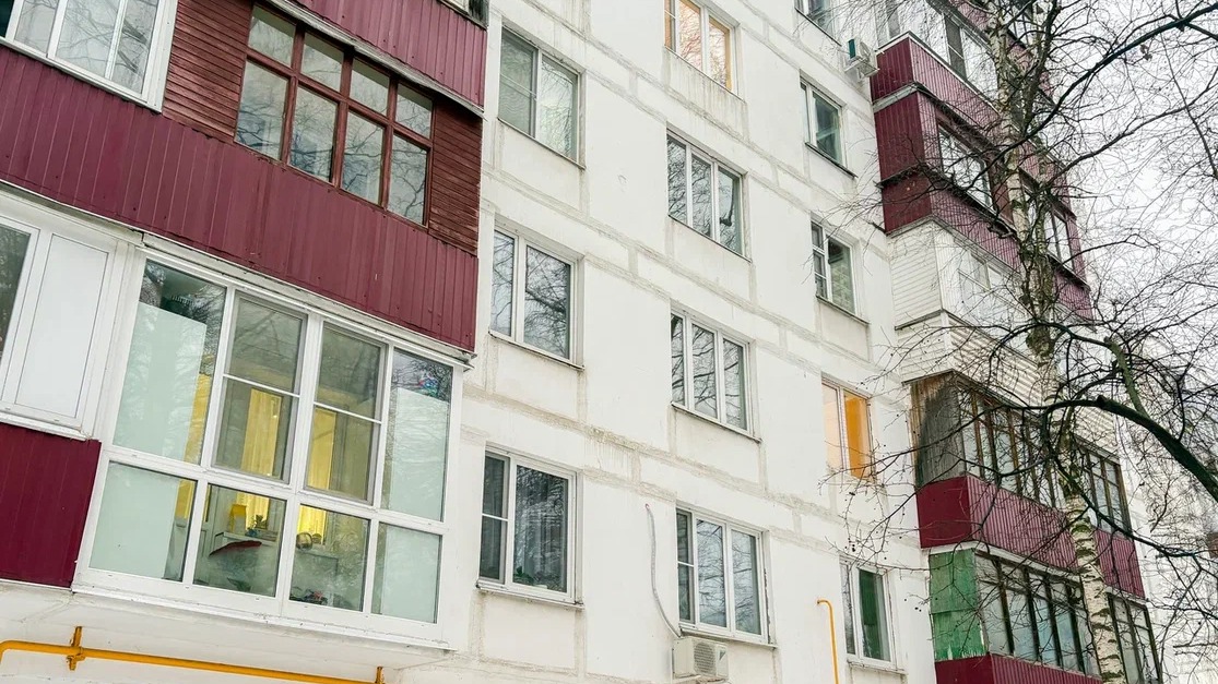 В жилом доме в районе Дмитровский в 2025 году произвели замену всего лифтового оборудования