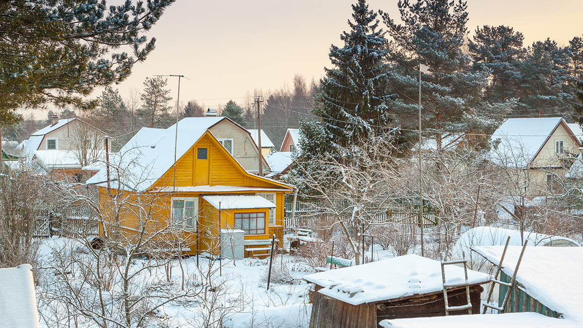 Почему опасно покупать дачу зимой