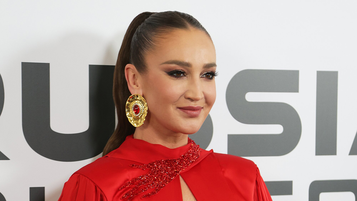 «День любви»: Бузова раскрыла, как в будущем планирует совмещать семью и карьеру