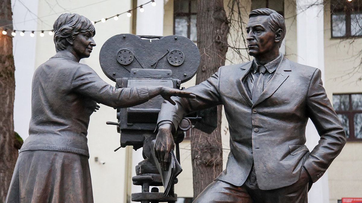 Памятник создателям фильма «Семнадцать мгновений весны» открыли в Москве