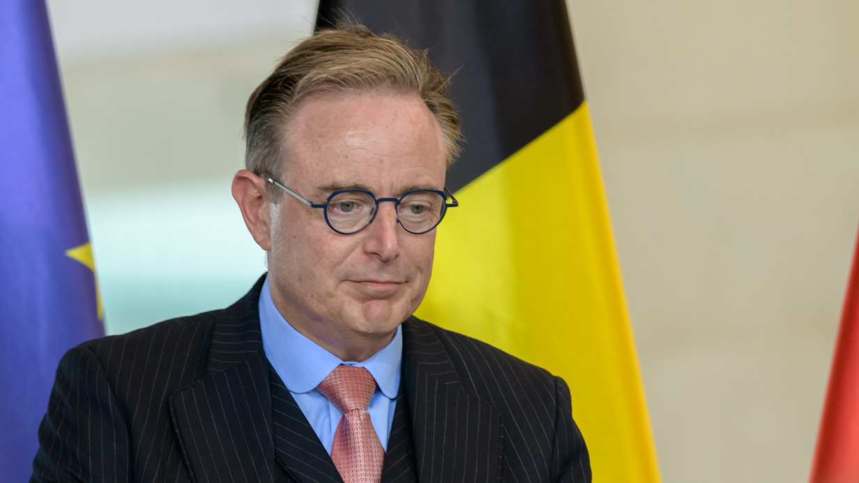 Премьер Бельгии Вевер пошутил, что ему нужно на дачу в Санкт-Петербург