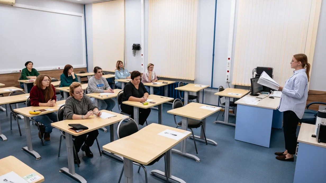 Столичные педагоги сдали ЕГЭ по 11 предметам