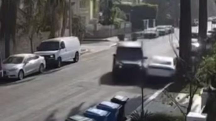 Уроженка Дагестана протаранила машину воров, грабивших ее дом в Лос-Анджелесе