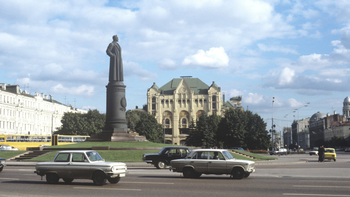В КПРФ призвали восстановить памятник Дзержинскому на Лубянской площади