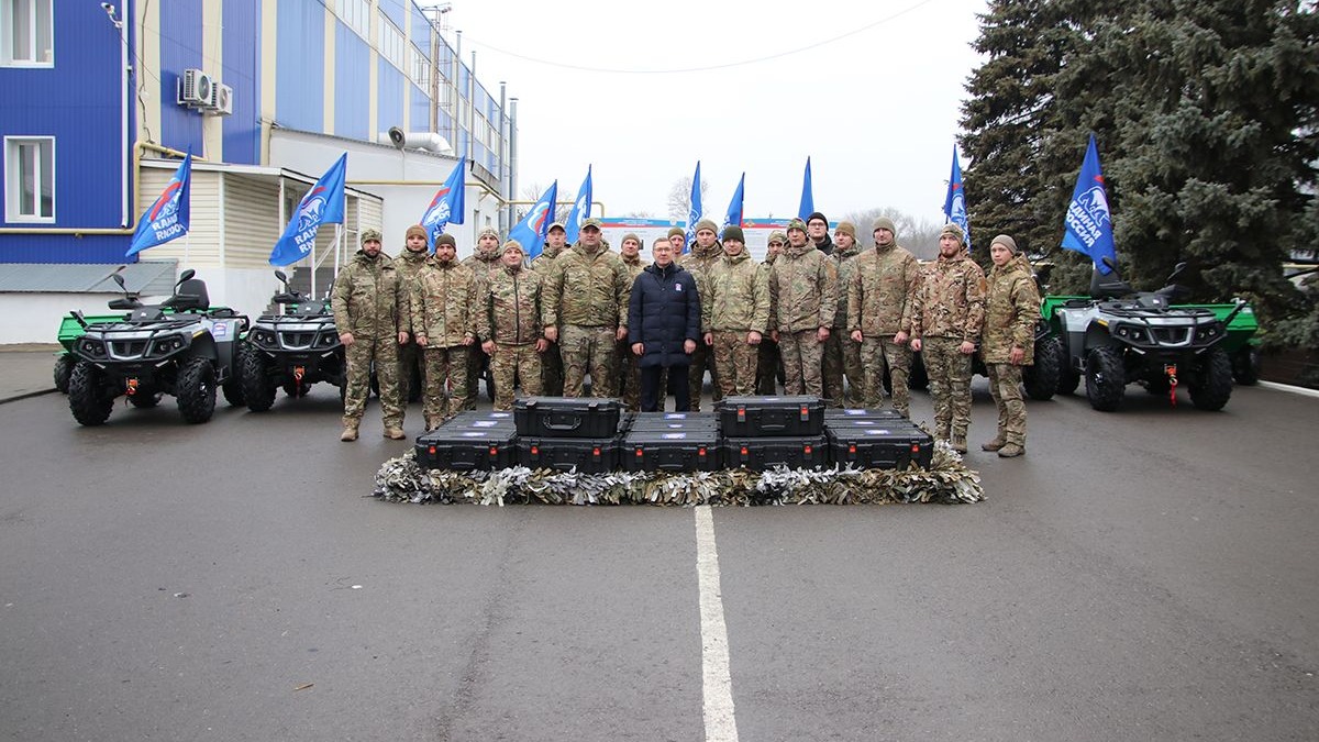 «Единая Россия» направила спецтехнику для участников СВО