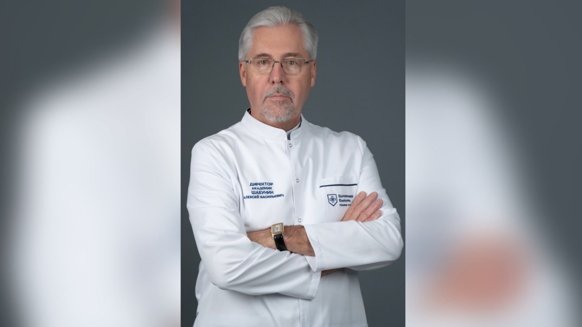 Директор Московского многопрофильного научно-клинического центра имени С. П. Боткина, академик РАН, доктор медицинских наук, профессор, главный хирург и эндоскопист Департамента здравоохранения Москвы, заведующий кафедрой хирургии, трансплантологии и прикладной онкологии Российской медицинской академии непрерывного профессионального образования Министерства здравоохранения РФ Алексей Шабунин
