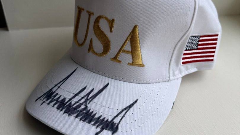 Трамп подарил Токаеву символический ключ от Белого дома и бейсболку с автографом