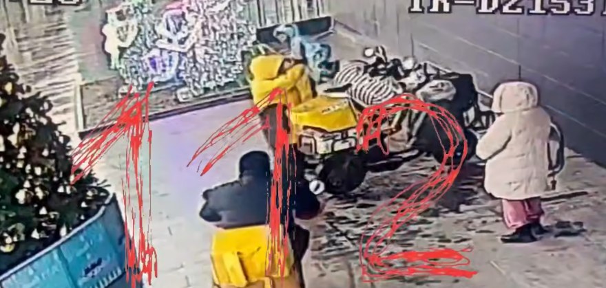 Двое курьеров перевозили детей в сумках для еды в подмосковных Люберцах