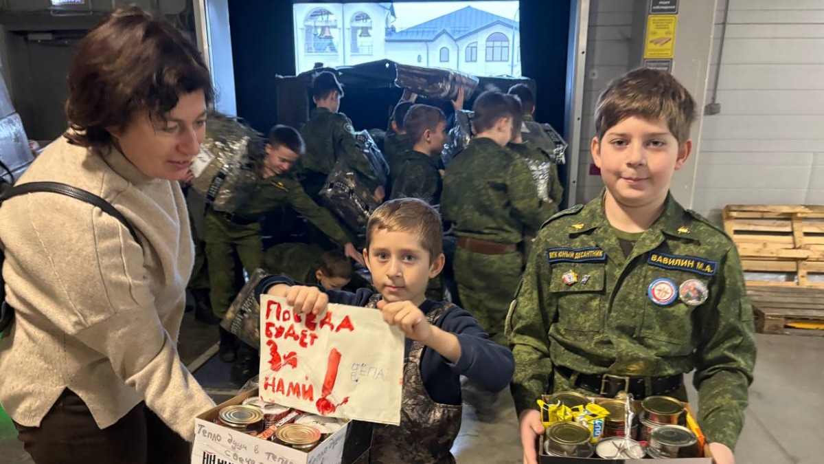 Валентина Вдовина на открытии новой волонтерской площадки АНО «ЦПН «ЛетитеБабочки». Участие в отправке гуманитарной помощи принимали юные десантники из одноименного клуба и кадеты школы № 1150 имени дважды героя Советского Союза К. К. Рокоссовского