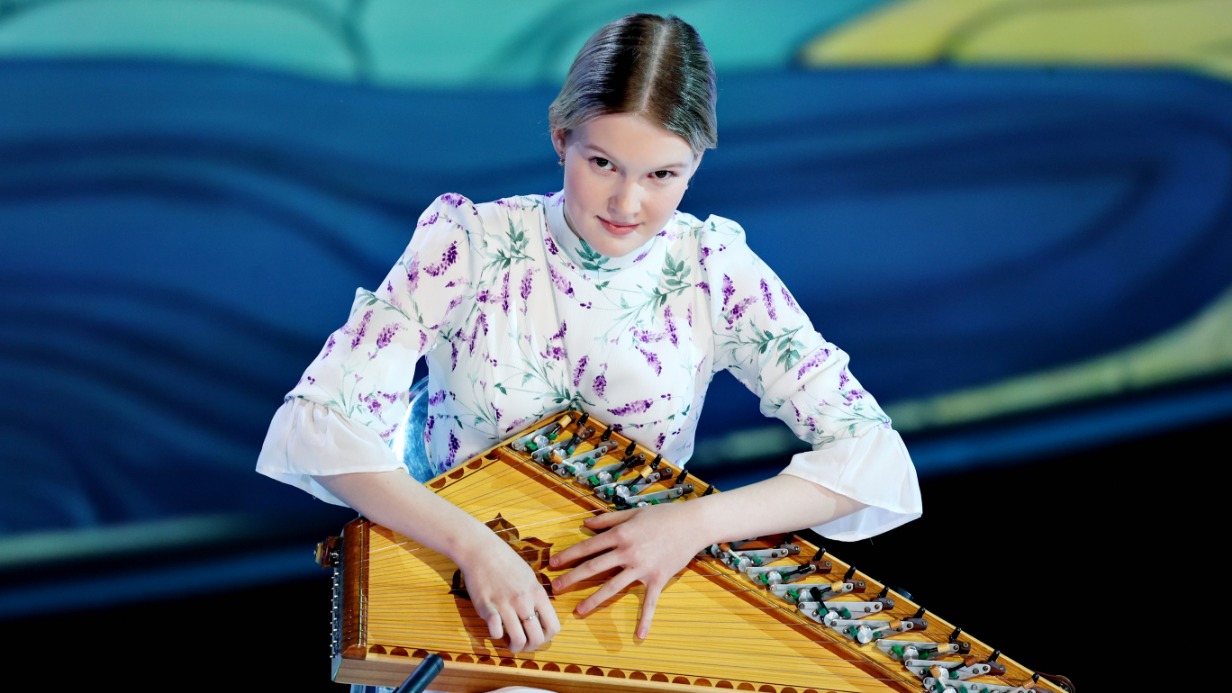 Елизавета Нечаева во время выступления на конкурсе «Синяя птица»