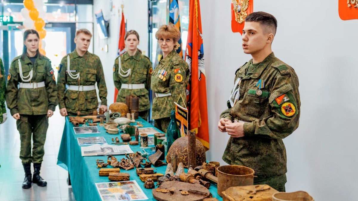 Как школьные музеи Москвы сохраняют память о героях ВОВ и СВО