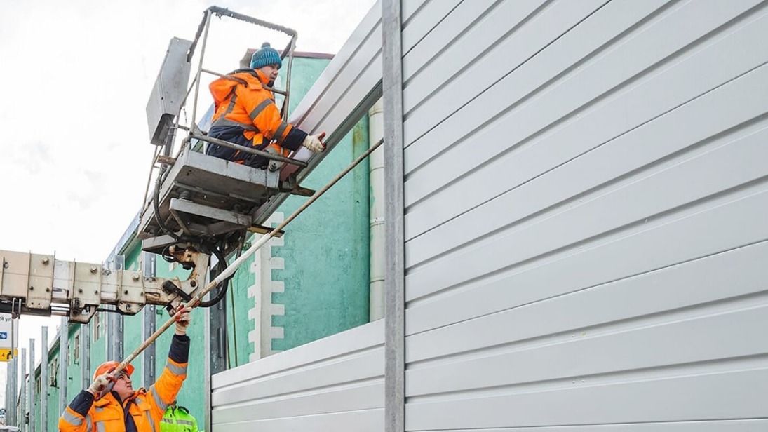 В Москве за год обновили более четырех тысяч «квадратов» шумозащитных экранов