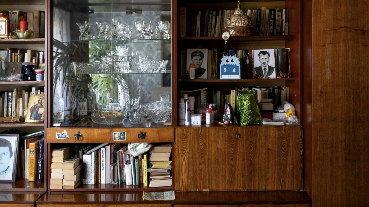 Пенсионера придавило шкафом в квартире в Москве, пострадавшего госпитализировали