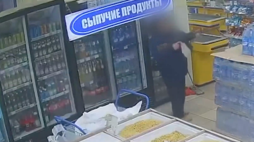 Полиция обезвредила мужчину, открывшего беспорядочный огонь в супермаркете Донецка