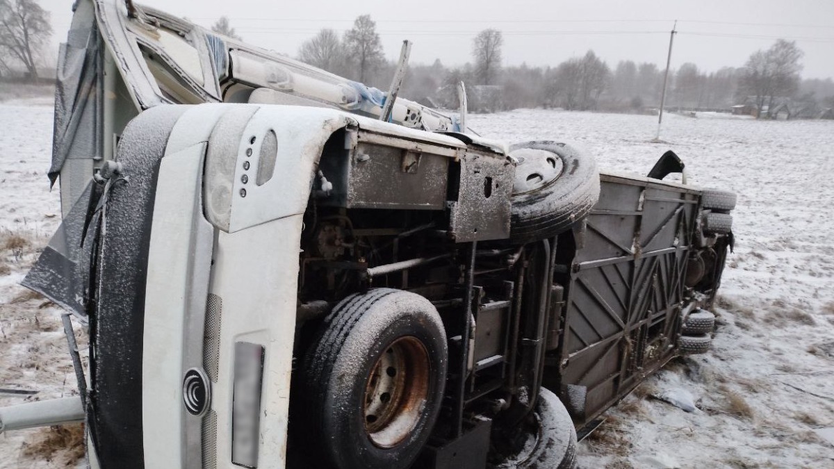В Витебской области в ДТП с автобусом погиб человек, шестерых госпитализировали