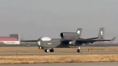 Китай начал тестировать огромный летающий улей с роем беспилотников внутри