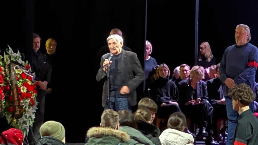 «Вечная звезда»: Панкратов-Черный и Севрюкова выступили на прощании с Алентовой 