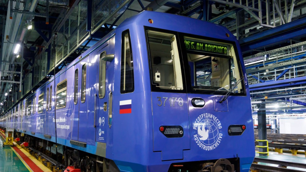 Новый тематический поезд в московском метро посвятили 100-летию народной дипломатии