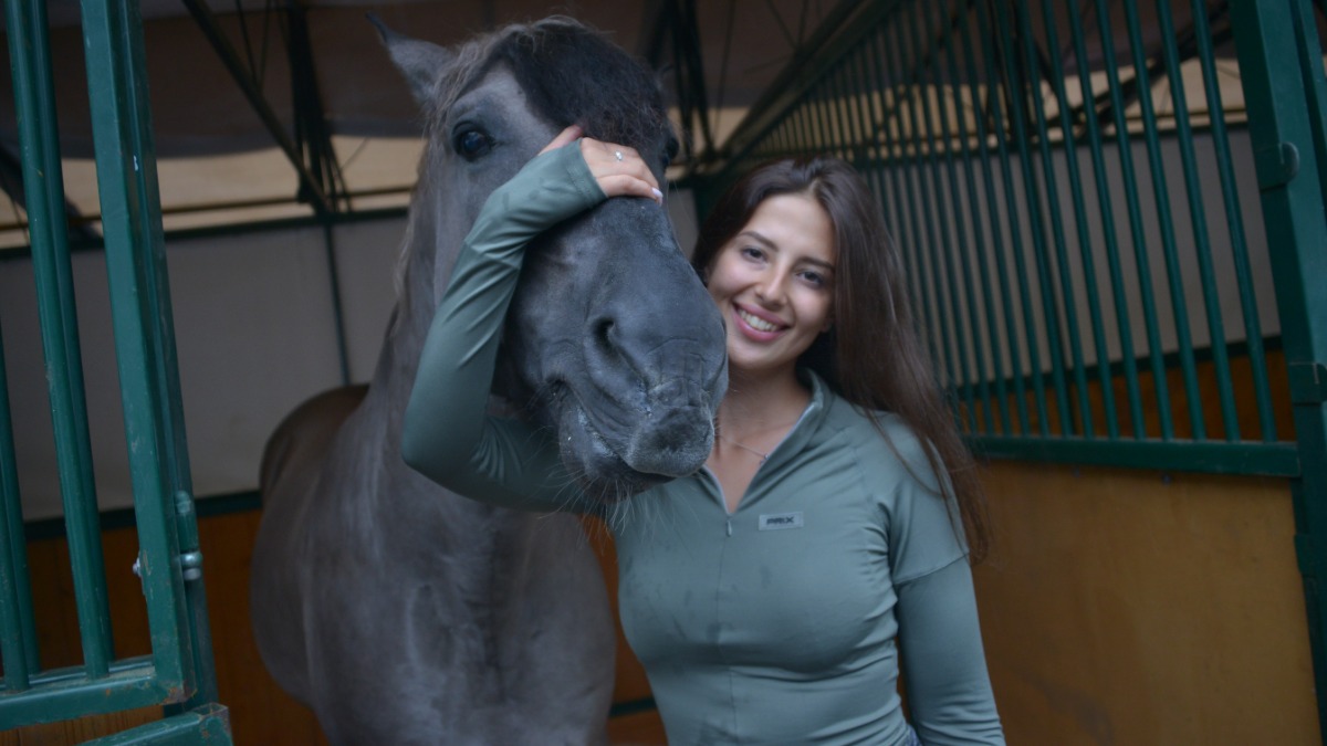 Москвичка Полина Сафонова с жеребцом Благовестом на Фестивале отечественных пород лошадей в парке Дружбы