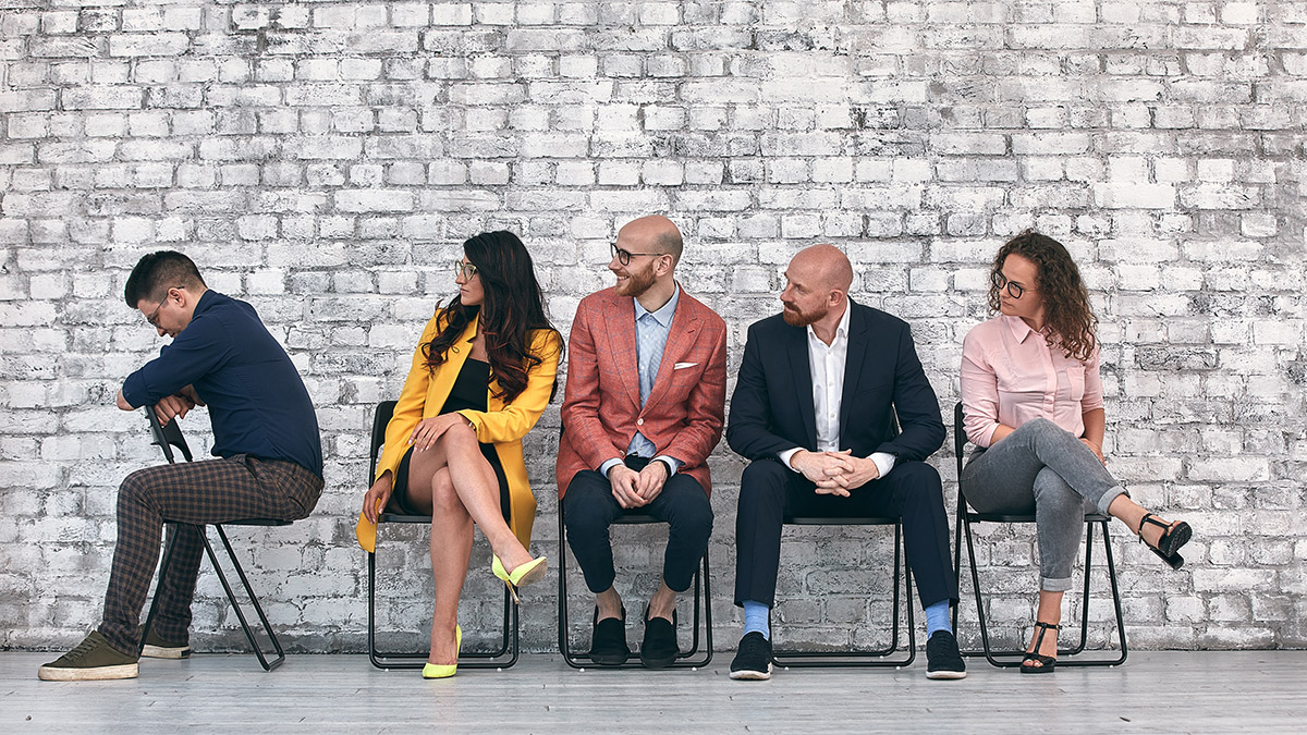 Как улучшить отношения с коллегами, если чувствуешь себя изгоем