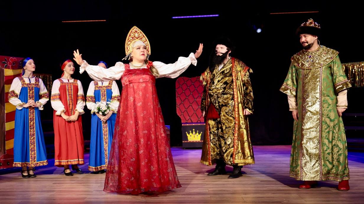 Дед Мороз со Снегурочкой поздравили детей участников СВО Пресненского района