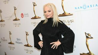 Долина судится за лицо? Чем рискуют продавцы масок со снимками артистки