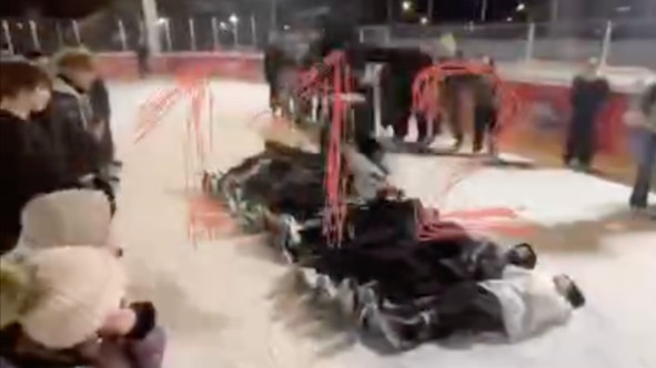 Подростки в Подмосковье устроили опасные перепрыгивания на коньках