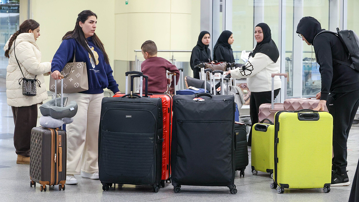 Пассажирам отмененных в Дубае рейсов на обед выдали три финика