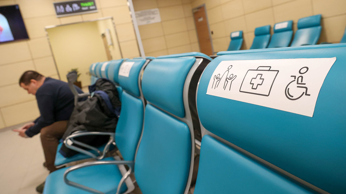 Shot: Около 85 рейсов задержали или отменили в аэропорту Пулково