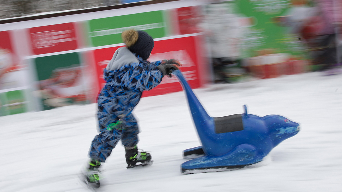 Зимой в «Москве-Сити» открыты каток и площадка для керлинга для активного отдыха