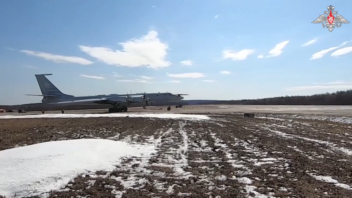 Ту-142МК впервые в истории ВМФ дозаправились в воздухе у Северного полюса