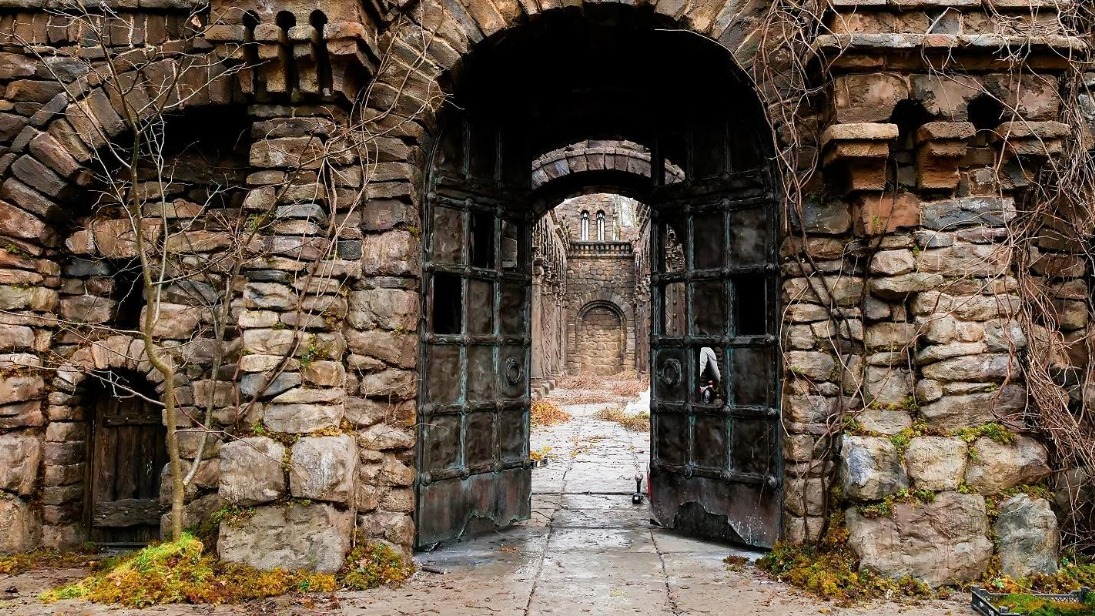 Готический замок появился в кинопарке «Москино»