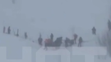 Лавина сошла на группу туристов из 20 человек в горах Грузии