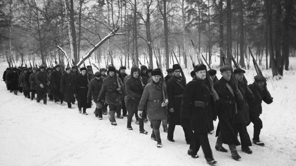 В парке «Сокольники» в период Битвы за Москву действовали учебные пункты. Московские ополченцы проходили в них боевую подготовку