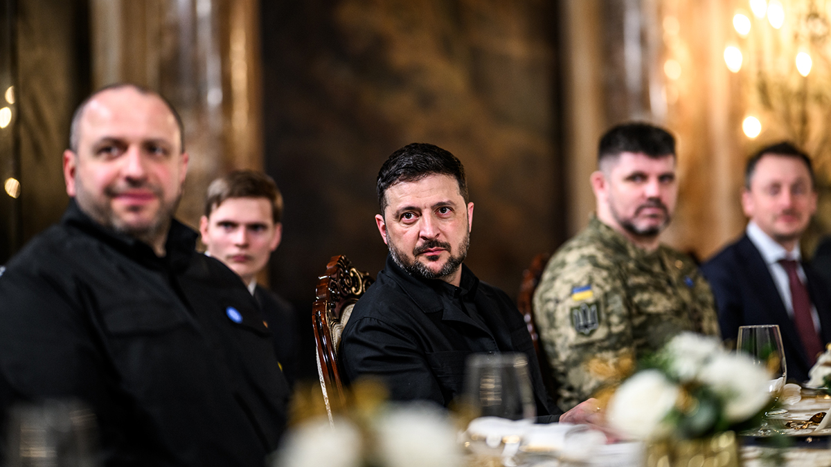 Зеленский: Параметры завершения конфликта на Украине обсуждают в Абу-Даби