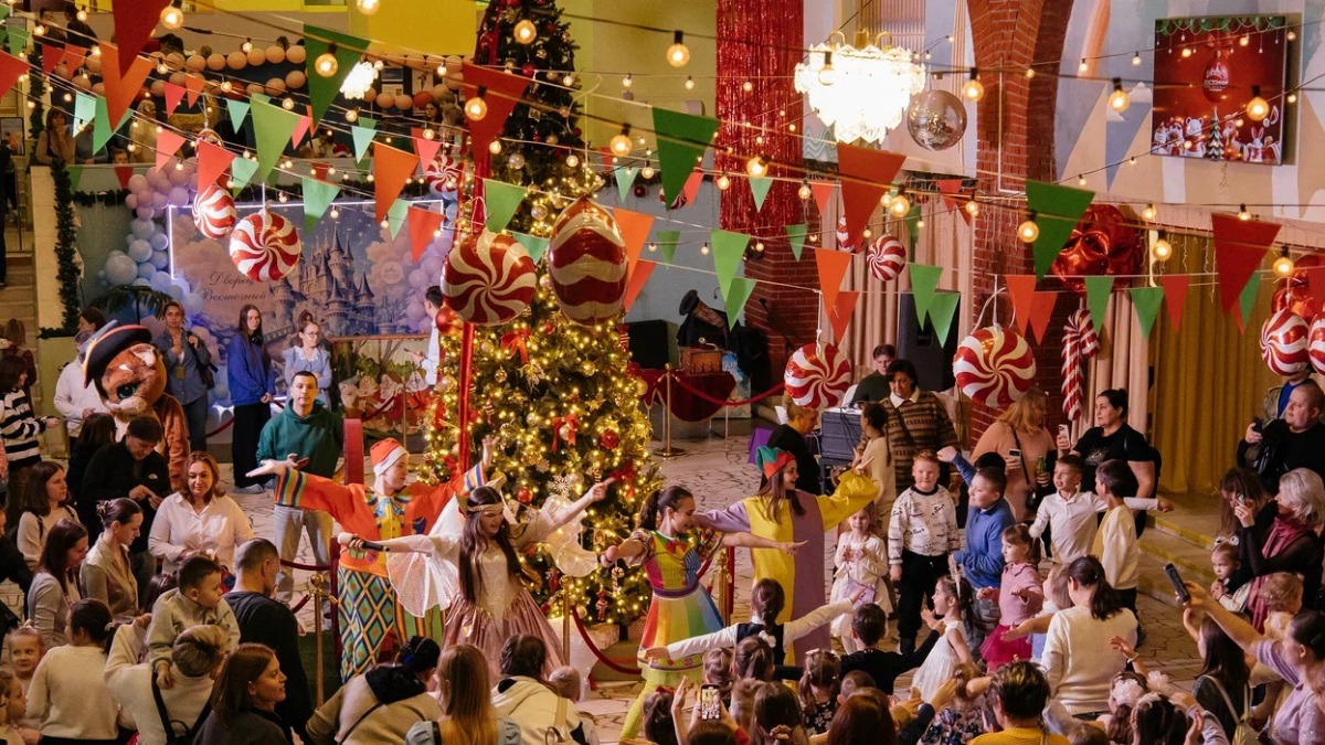 Более 30 тысяч юных москвичей посетили новогодние елки во дворцах творчества