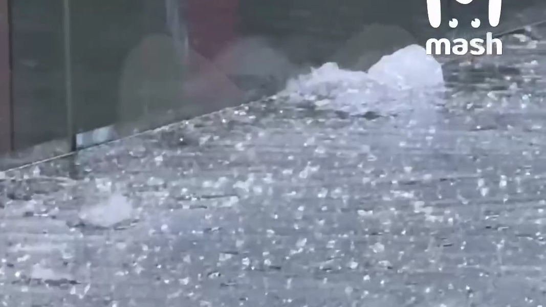 Льдина пролетела 40 этажей и пробила крышу башни «Федерация» в «Москве-Сити»