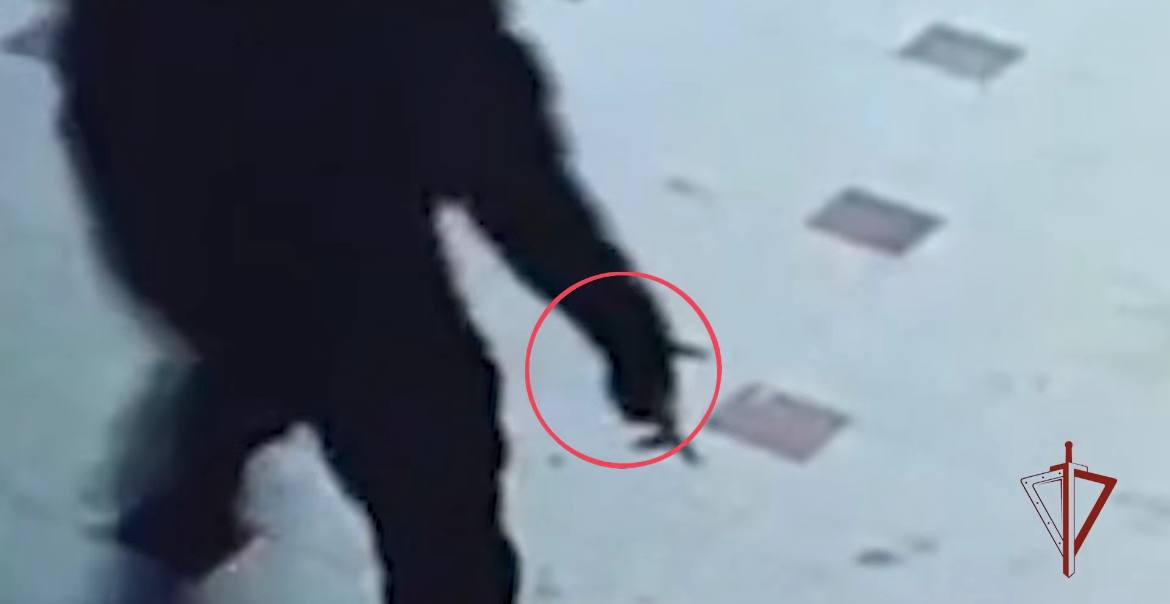 Пьяный мужчина угрожал ножом посетителям ТЦ в Подмосковье