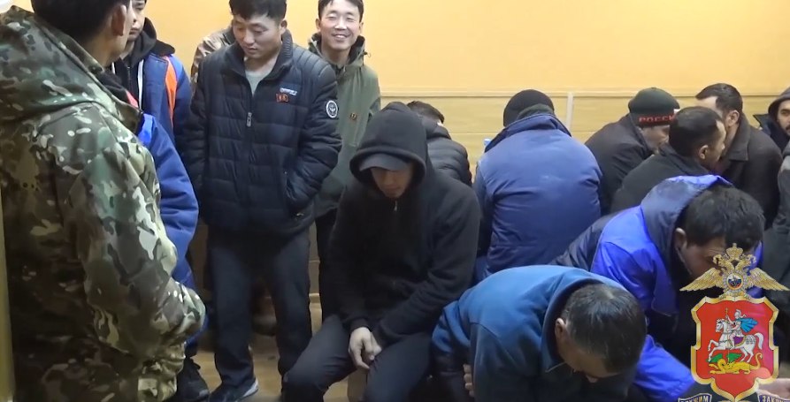 Полиция возбудила дела на четырех мигрантов после рейда на стройке в Подмосковье