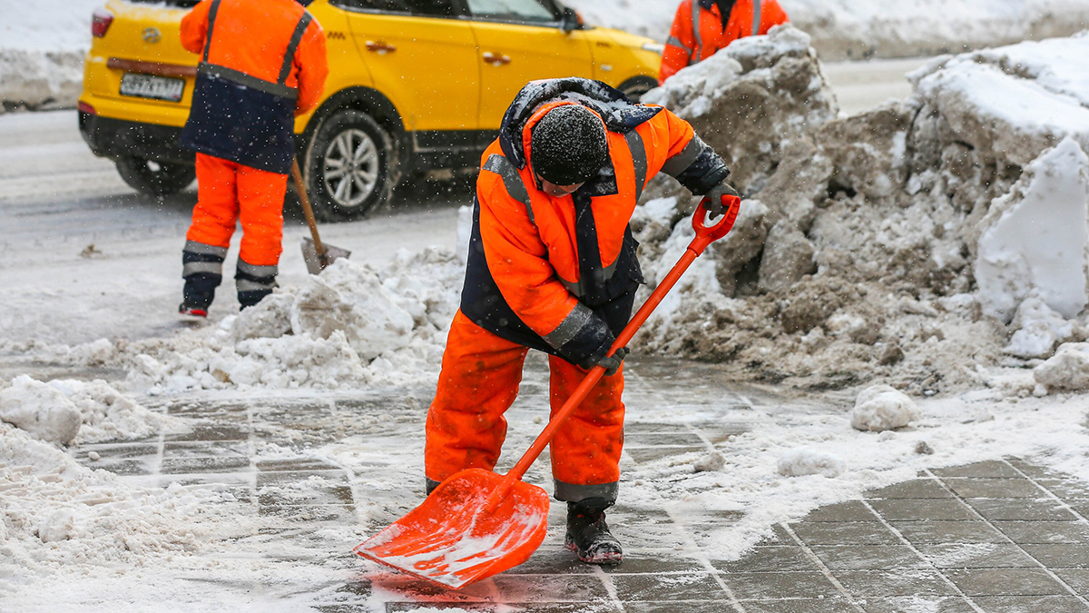 Депутат Нилов предложил привлекать граждан к уборке для помощи коммунальщикам