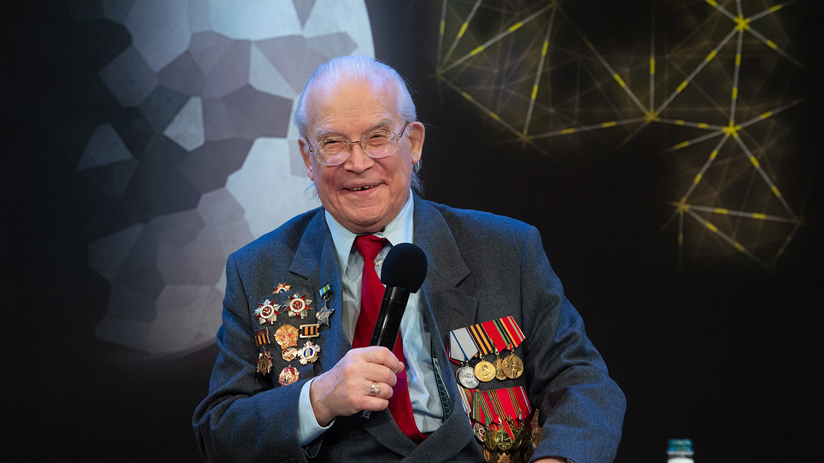 Умер заслуженный артист России Виктор Рухманов 