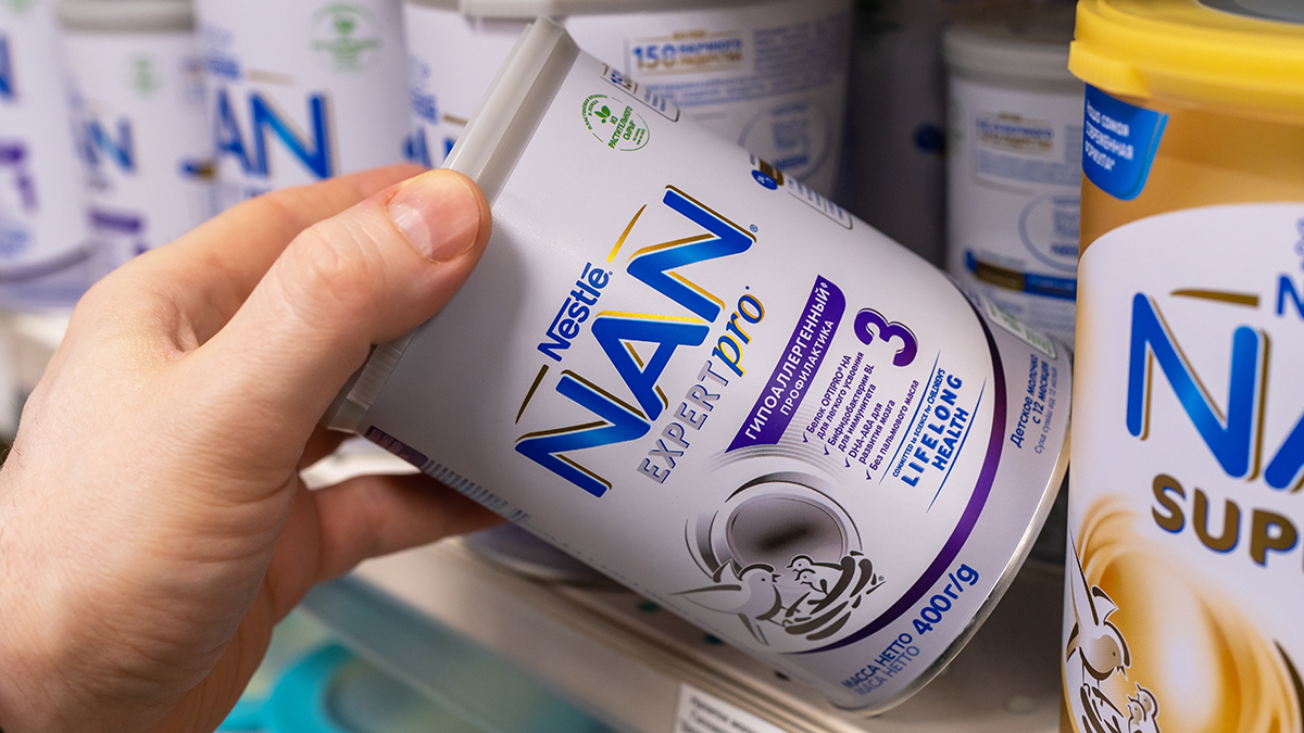 Токсин цереулид обнаружен в детских смесях Nestlе: опасность, симптомы отравления