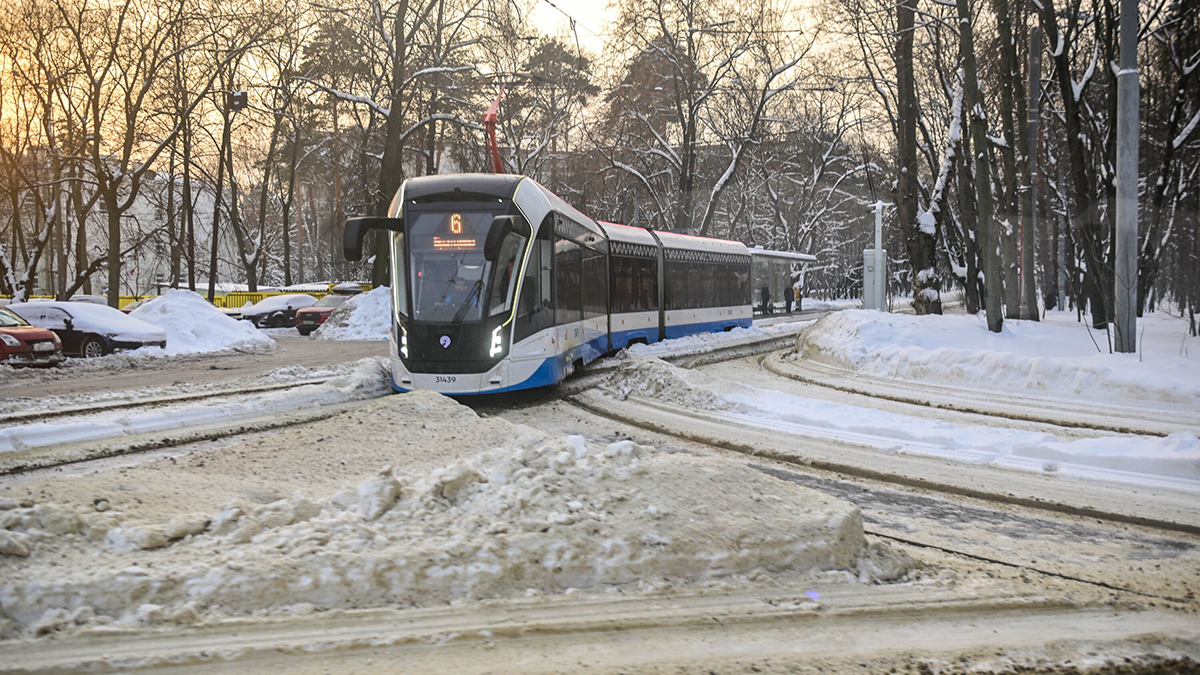 Трамвай сошел с рельсов в Ростокинском проезде в Москве