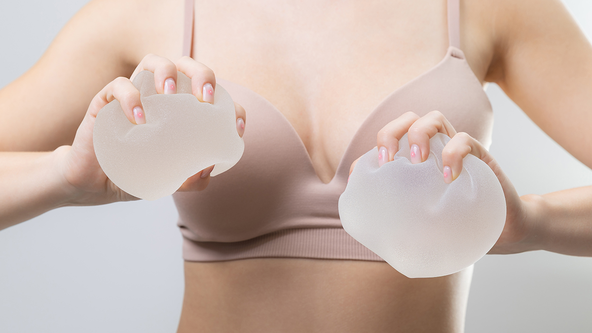 Можно ли купить импланты самостоятельно и другие глупые вопросы пластическому хирургу