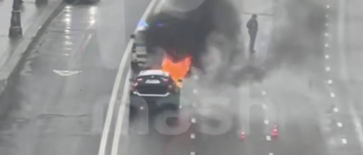 Mash: BMW бывшего вице-президента «Росгосстраха» сгорела в центре Москвы